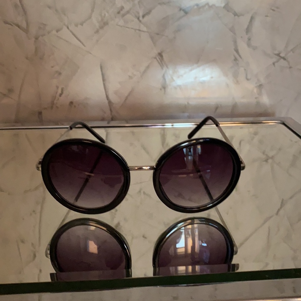 *Sunglass BUNDLE* - Picture 8 of 11